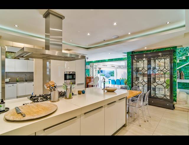 5 BEDROOM HOUSE FOR SALE IN UMHLANGA CENTRAL